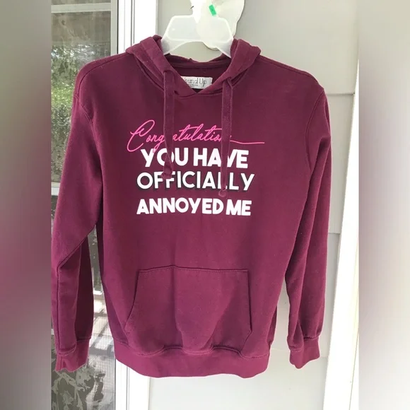 Wound Up Juniors Long Sleeve Graphic hoodie Sweatshirt Burgundy Womens Sz XS GUC - Picture 6 of 12